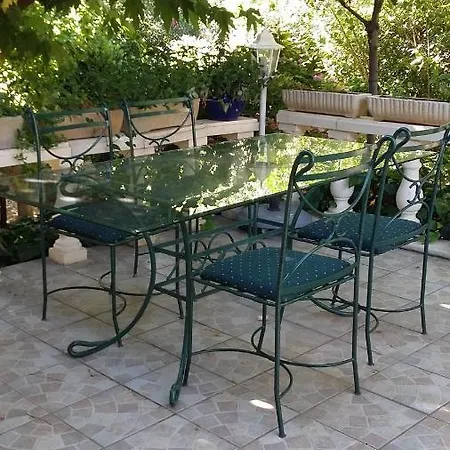 A Dans Cadre Exceptionnel De Verdure Entre Montpellier Et Nimes A 1/2h Des Plages Сasa de vacaciones *