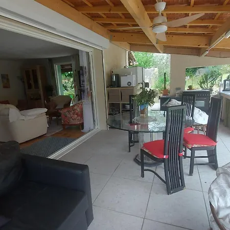A Dans Cadre Exceptionnel De Verdure Entre Montpellier Et Nimes A 1/2h Des Plages بيت للعطل *