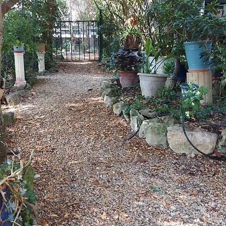 A Dans Cadre Exceptionnel De Verdure Entre Montpellier Et Nimes A 1/2h Des Plages Сasa de vacaciones *